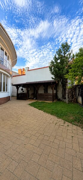 Delea Veche, strada Ciresului vila de lux